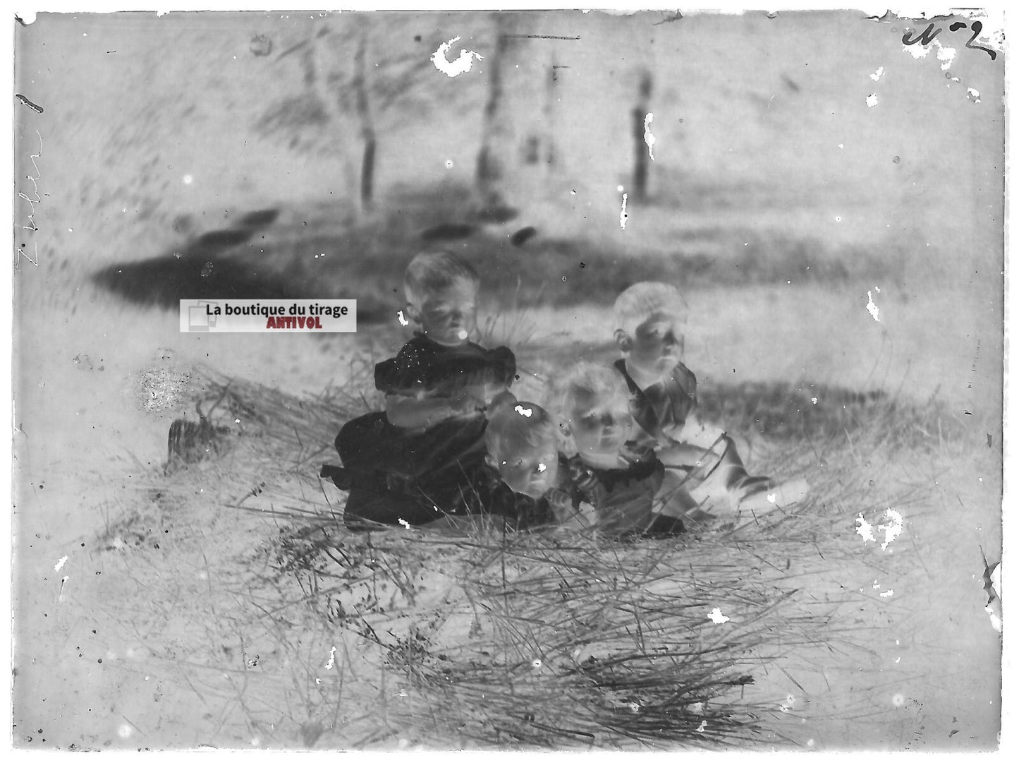 Plaque verre photo ancienne négatif noir et blanc 9x12 cm enfants jardin vintage