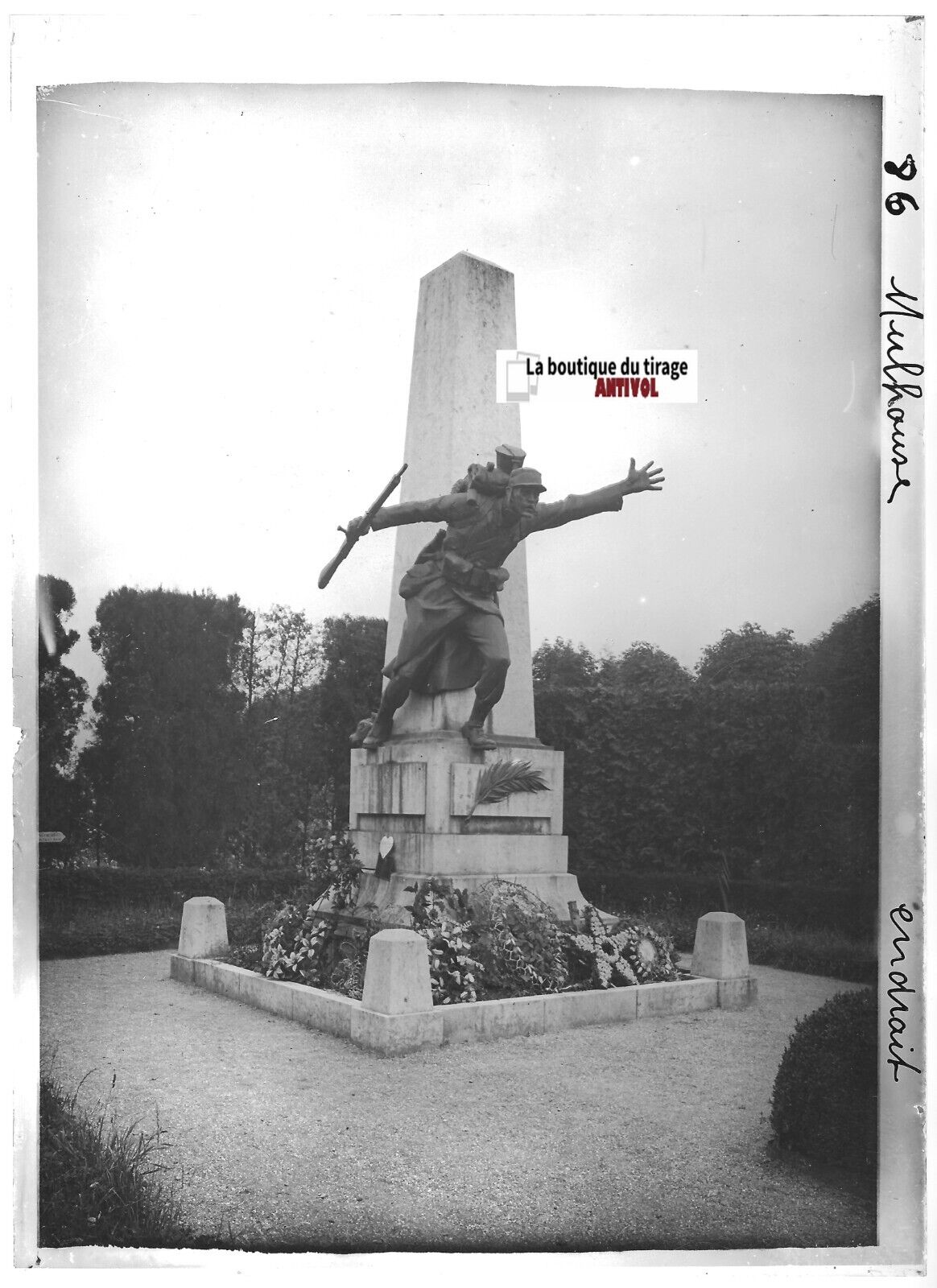 Plaque verre photo ancienne positif noir & blanc 13x18 cm Mulhouse monument