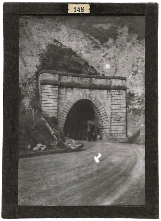 Plaque verre photo ancienne positif noir et blanc 6x9 cm tunnel du Lioran France