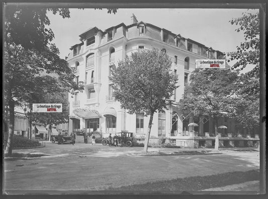 Plaque verre photo ancienne négatif noir et blanc 13x18 cm Luchon hôtel voitures