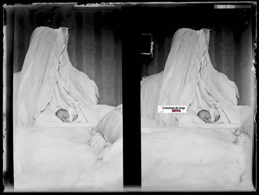 Bébé, naissance, Plaque verre photo ancienne, négatif noir & blanc 9x12 cm