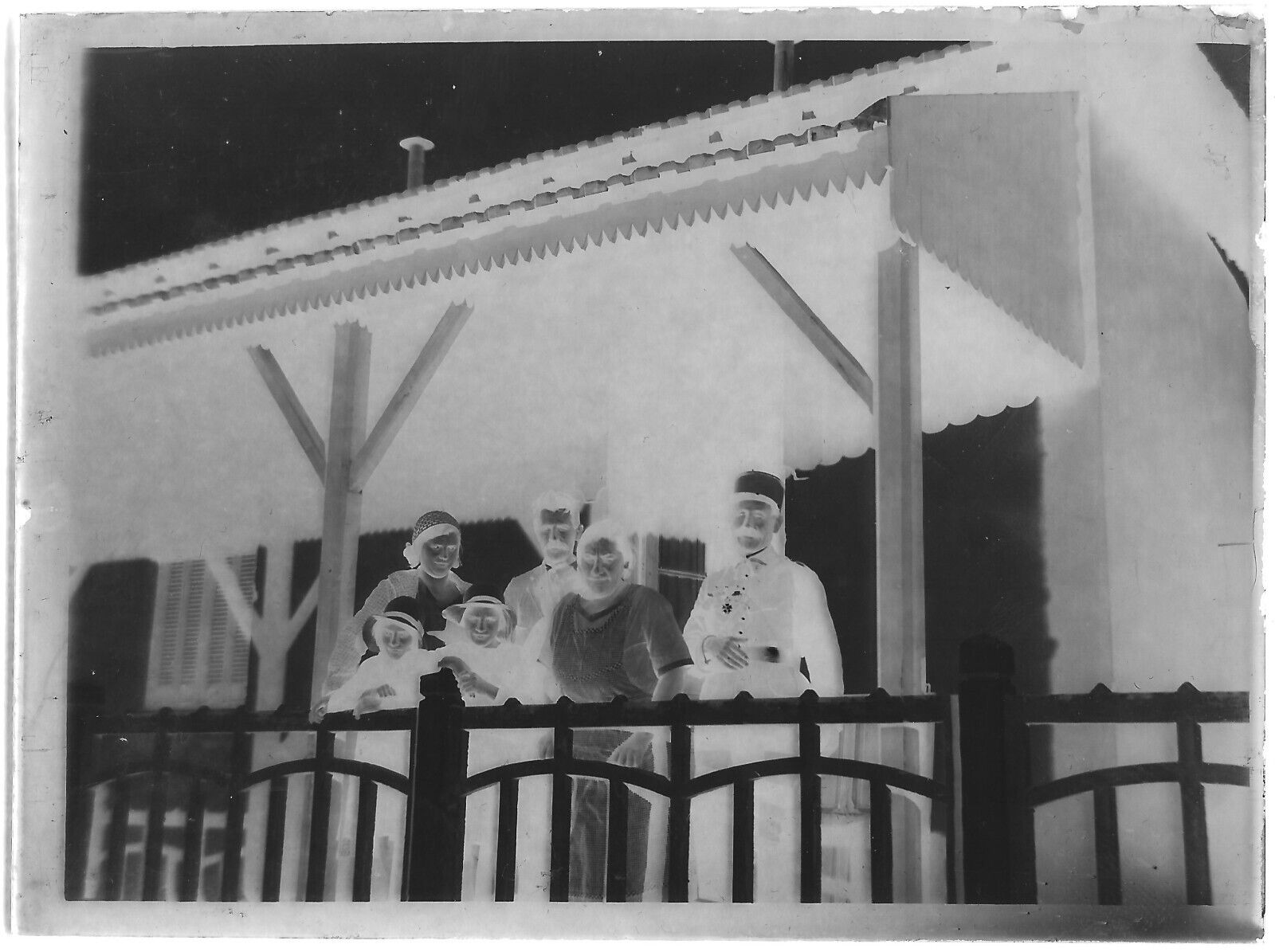 Plaque verre photo ancienne noir et blanc négatif 9x12 cm famille soldat glass 