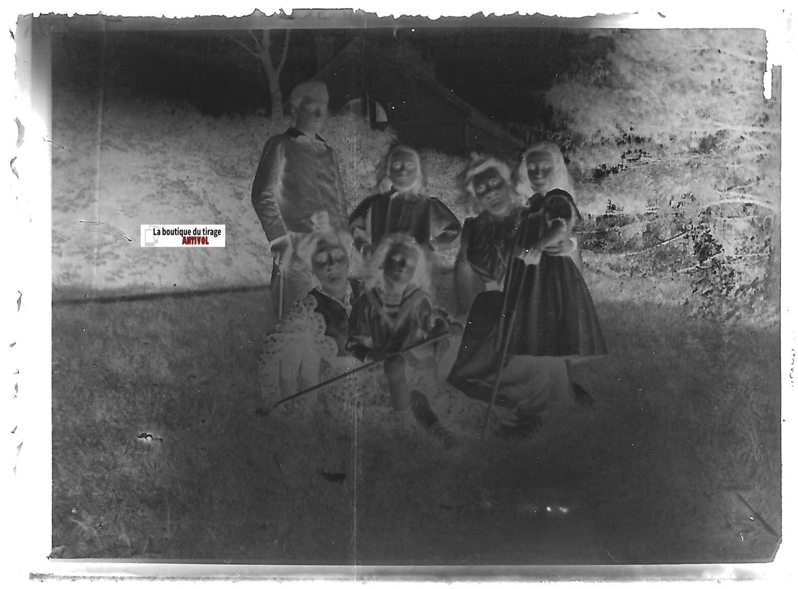 Famille, parc, Plaque verre photo ancienne, négatif noir & blanc 6x9 cm