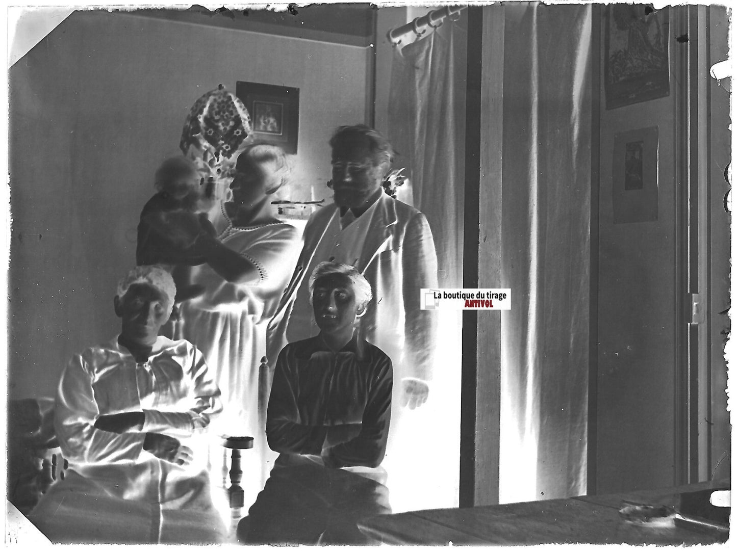 Famille, France, Plaque verre photo ancienne, négatif noir & blanc 9x12 cm