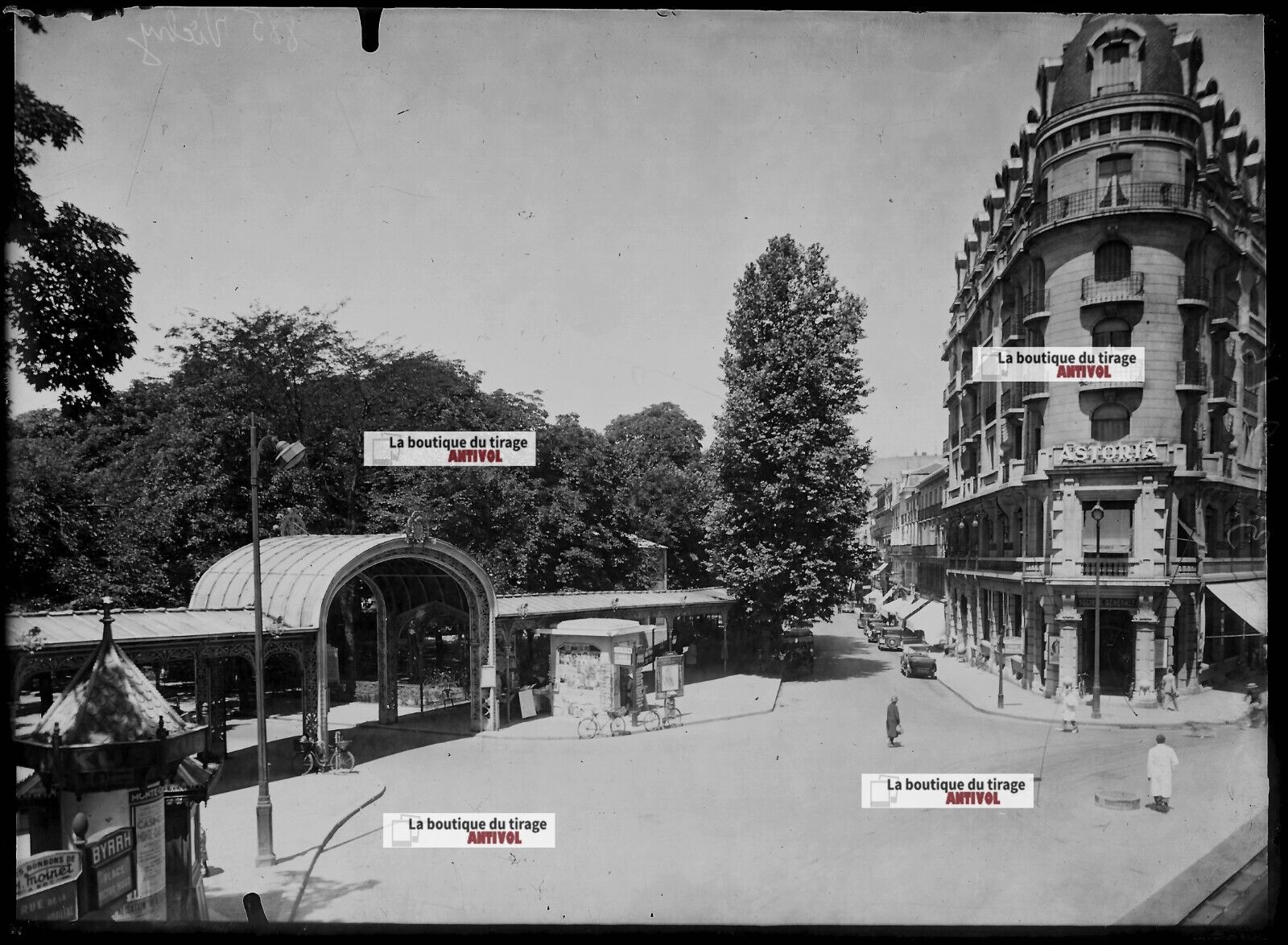 Plaque verre photo ancienne négatif noir et blanc 13x18 cm Vichy Victor Hugo