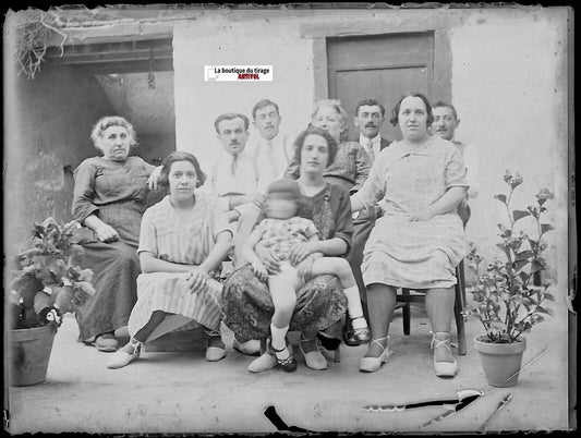 Famille, personnages, Plaque verre photo ancienne, négatif noir & blanc 9x12 cm