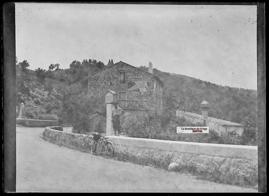 Plaque verre photo ancienne négatif noir et blanc 6x9 cm Byrrh cycliste vélo - La Boutique Du Tirage 