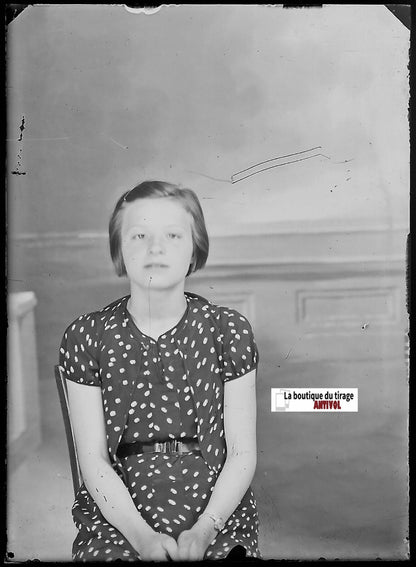 Portrait jeune fille, Plaque verre photo, négatif ancien noir & blanc 6x9 cm