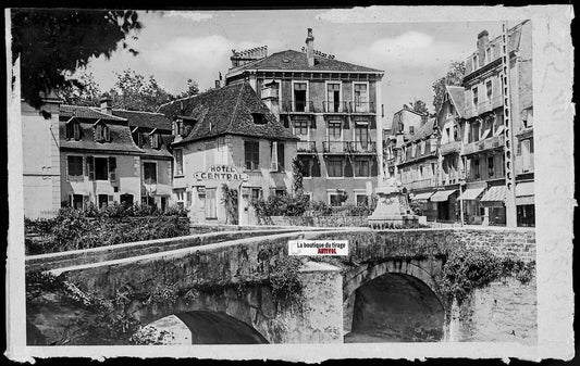 Plaque verre photo négatif noir & blanc 9x14 cm Salies-de-Béarn, centre-ville