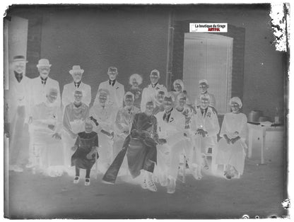 Groupe, personnages, plaque verre photo ancienne, négatif noir & blanc 9x12 cm