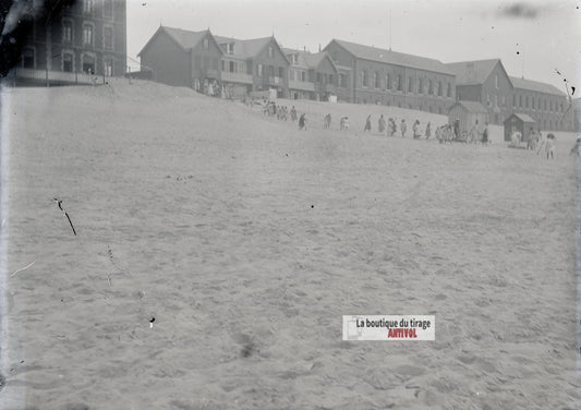Personnages, sable, Berck-Plage, plaque verre photo ancienne, négatif 9x12 cm