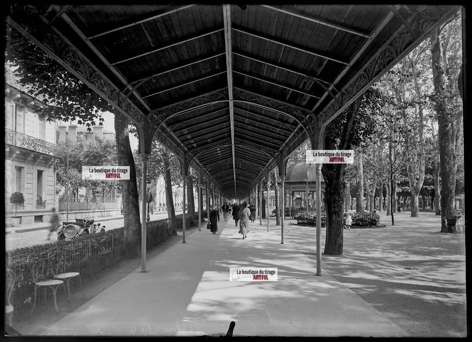 Plaque verre photo ancienne négatif noir et blanc 13x18 cm Vichy, voiture