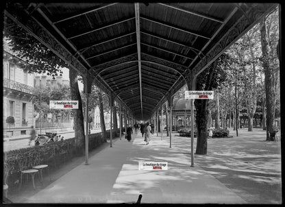 Plaque verre photo ancienne négatif noir et blanc 13x18 cm Vichy, voiture