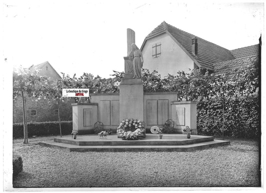 Plaque verre photo positif noir & blanc 13x18 cm Plobsheim monument morts