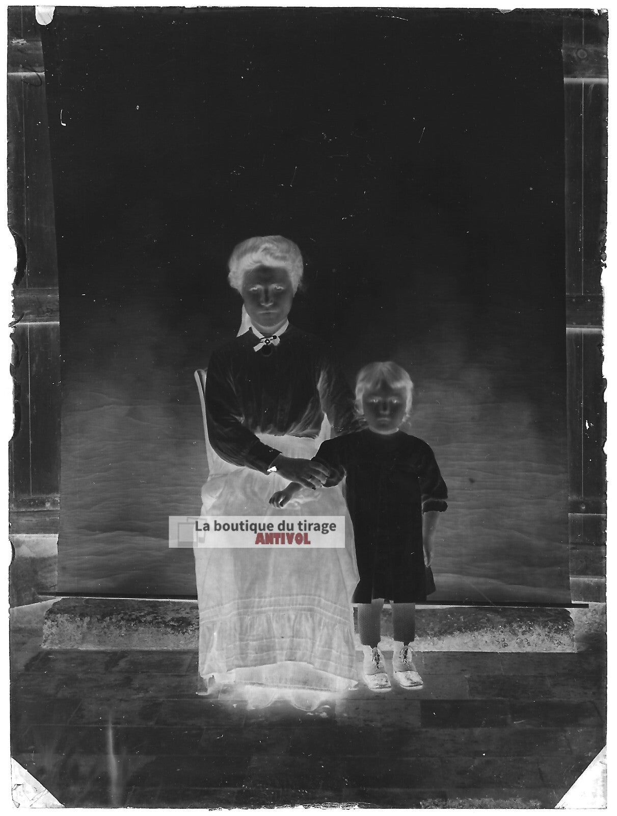 Plaque verre photo ancienne négatif noir et blanc 9x12 cm enfant maman France