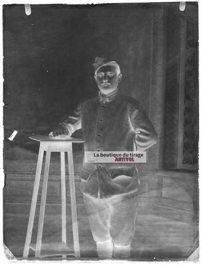 Plaque verre photo ancienne négatif noir et blanc 9x12 cm soldat 7e régiment 