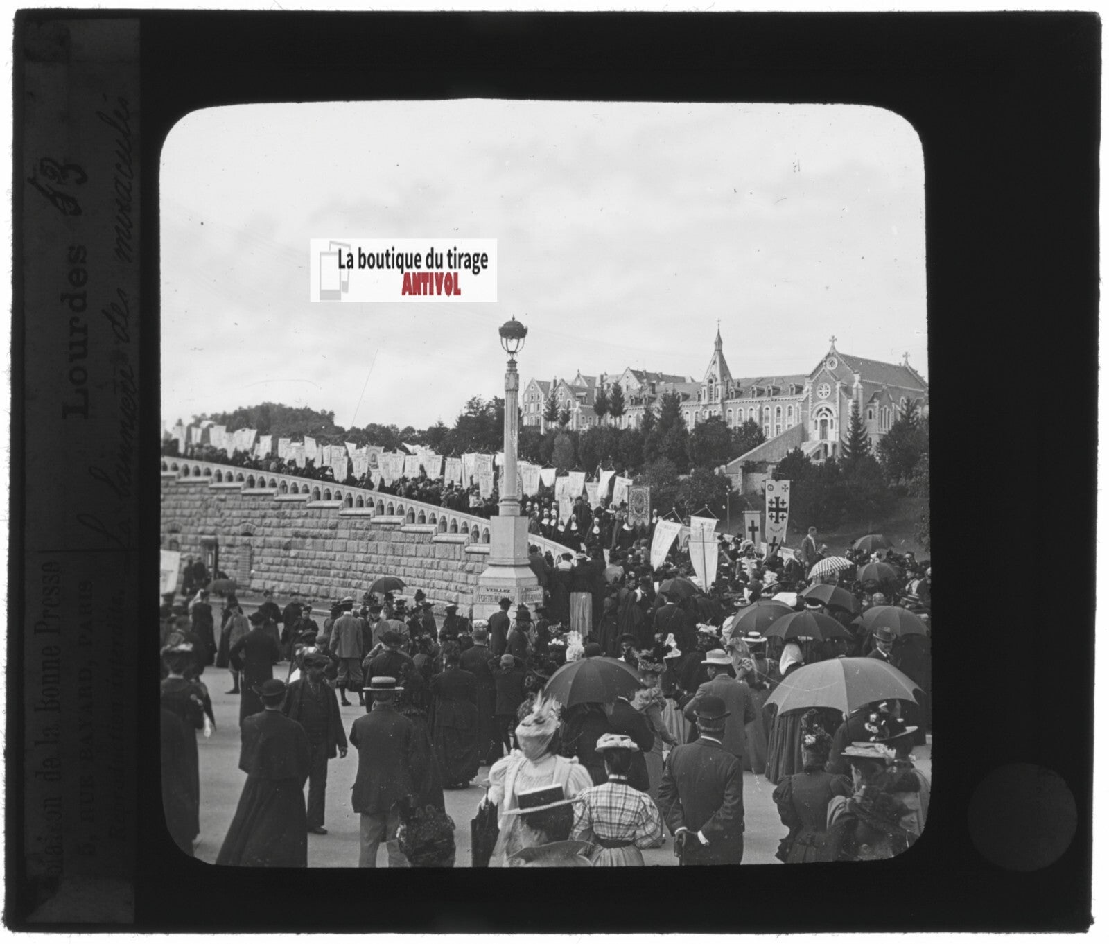 Miraculés, Lourdes, photo plaque verre, noir et blanc, positif 8,5x10 cm