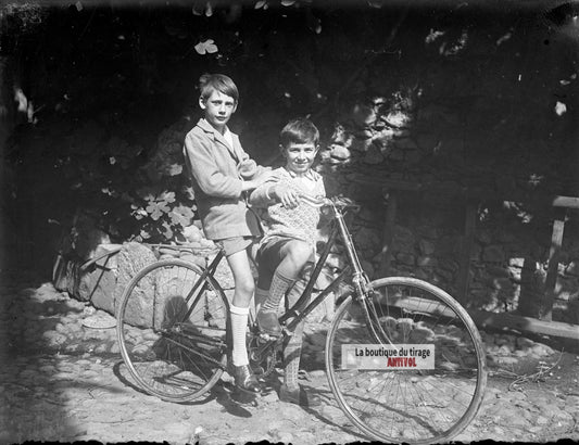 Jeunes garçons à bicyclette, plaque verre photo ancienne, négatif 9x12 cm