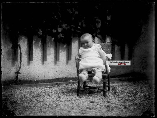 Plaque verre photo ancien négatif noir et blanc 9x12 cm enfant bébé fauteuil