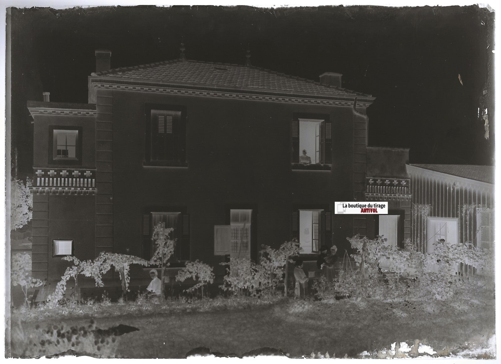 Maison, jardin, Plaque verre photo ancienne, négatif noir & blanc 13x18 cm