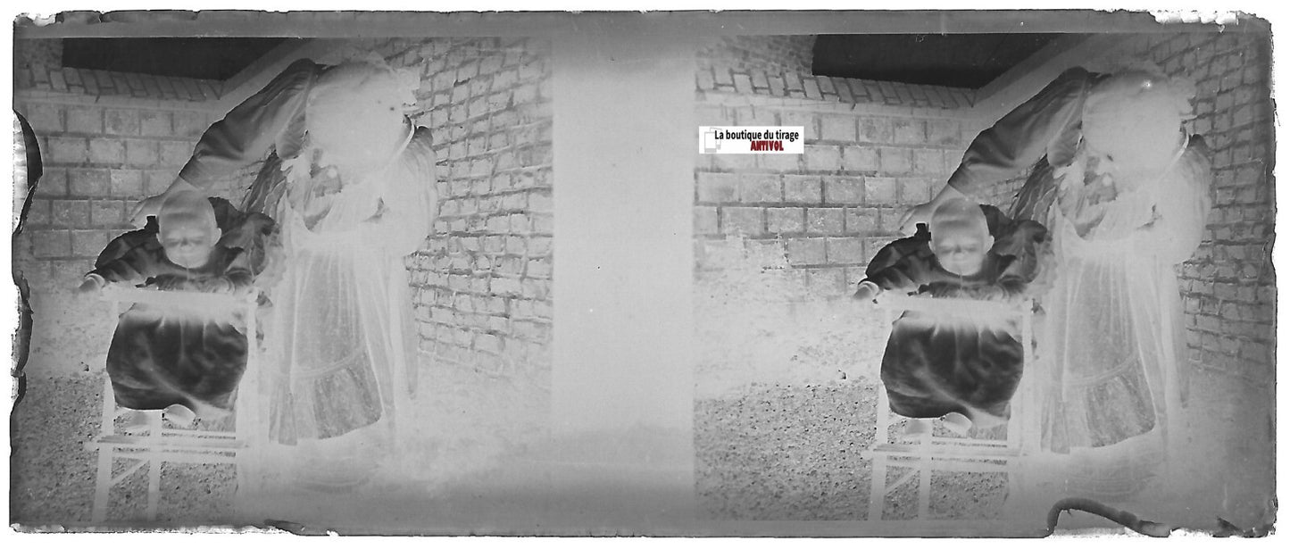 Bébé, Plaque verre photo stéréoscopique, négatif noir & blanc 4,5x10,7 cm