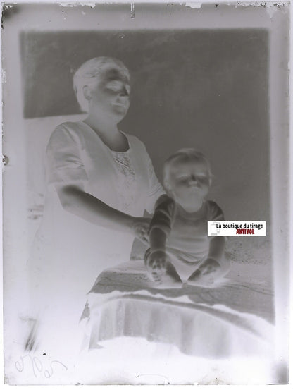 Femme, bébé, plaque verre photo ancienne, négatif noir & blanc 9x12 cm