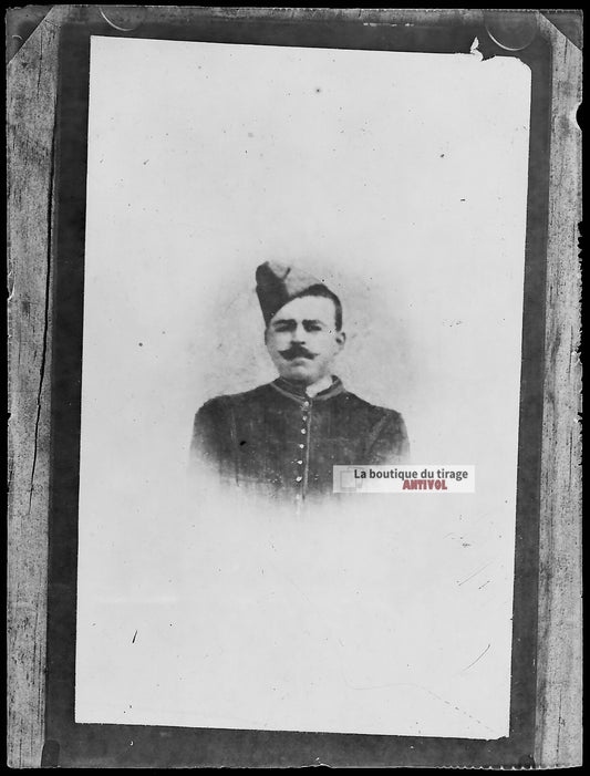Plaque verre photo ancienne négatif noir et blanc 9x12 cm soldat dessin France 