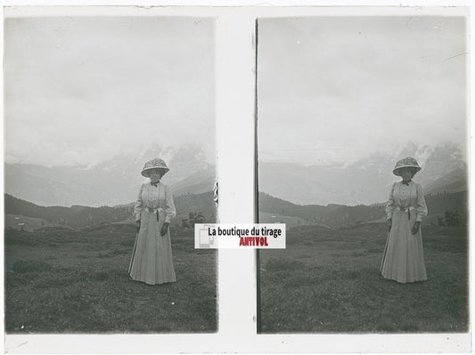 Dame en costume, Alpes Suisse, stéréo photo plaque verre, noir & blanc, 9x12 cm
