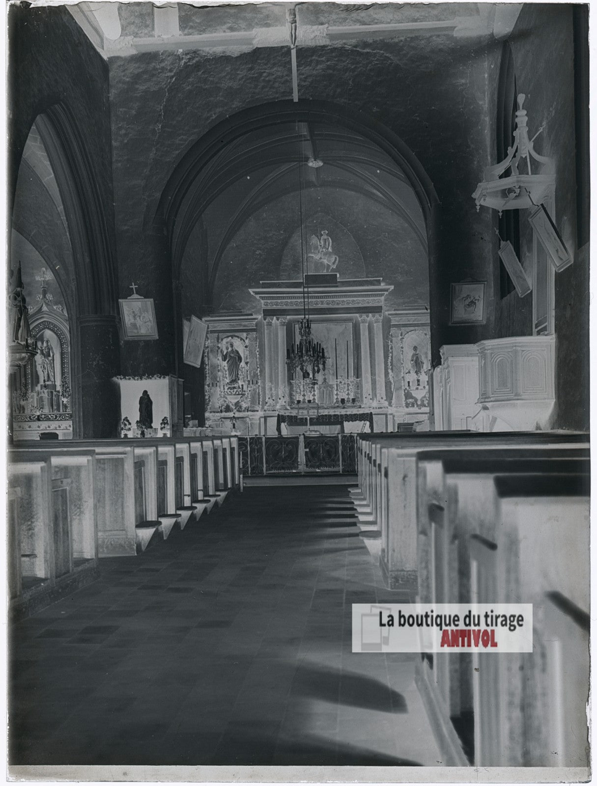 Intérieur d’une église de campagne, plaque verre photo ancienne, négatif 9x12 cm