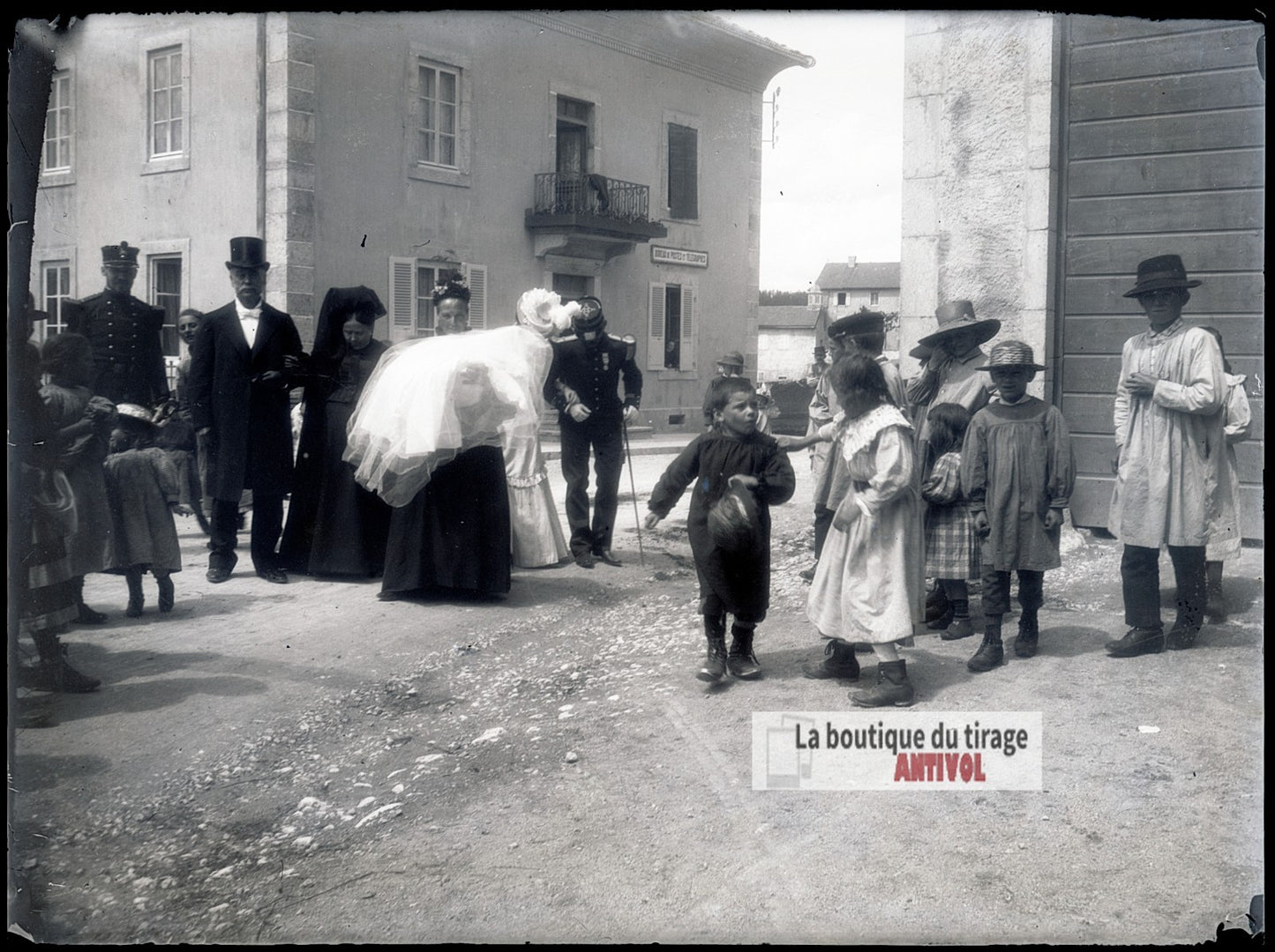 Scène de village, personnages, plaque verre photo ancienne, négatif 9x12 cm