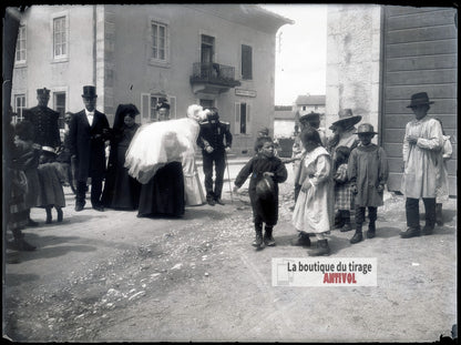 Scène de village, personnages, plaque verre photo ancienne, négatif 9x12 cm