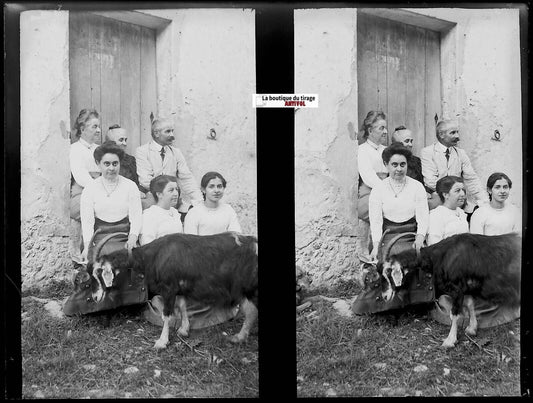 Famille, ferme, Plaque verre photo ancienne, négatif noir & blanc 9x12 cm