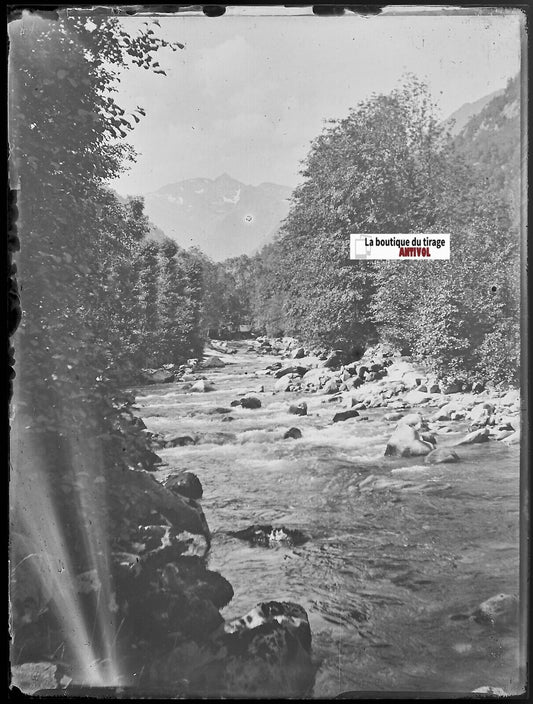 Pyrénées, rivière, Plaque verre photo ancienne, négatif noir & blanc 9x12 cm