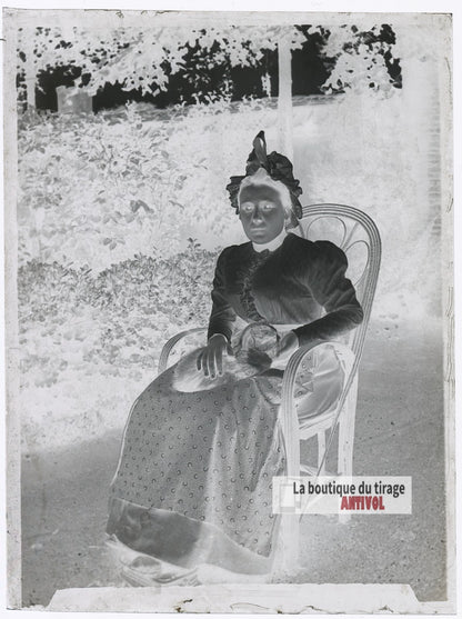 Jeune femme, chat, costume, plaque verre photo ancienne, négatif 9x12 cm