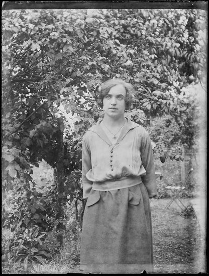 Plaque verre photo ancienne négatif noir et blanc 9x12 cm portrait femme France 