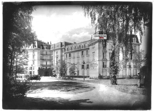 Plaque verre photo ancienne positif noir et blanc 13x18 cm Vittel Palace voiture