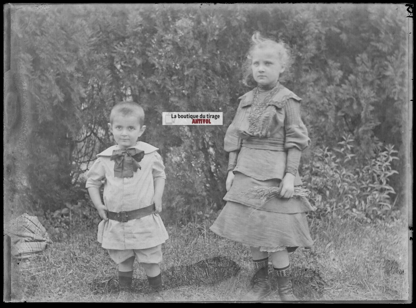 Plaque verre photo ancienne négatif noir et blanc 13x18 cm enfants jardin France