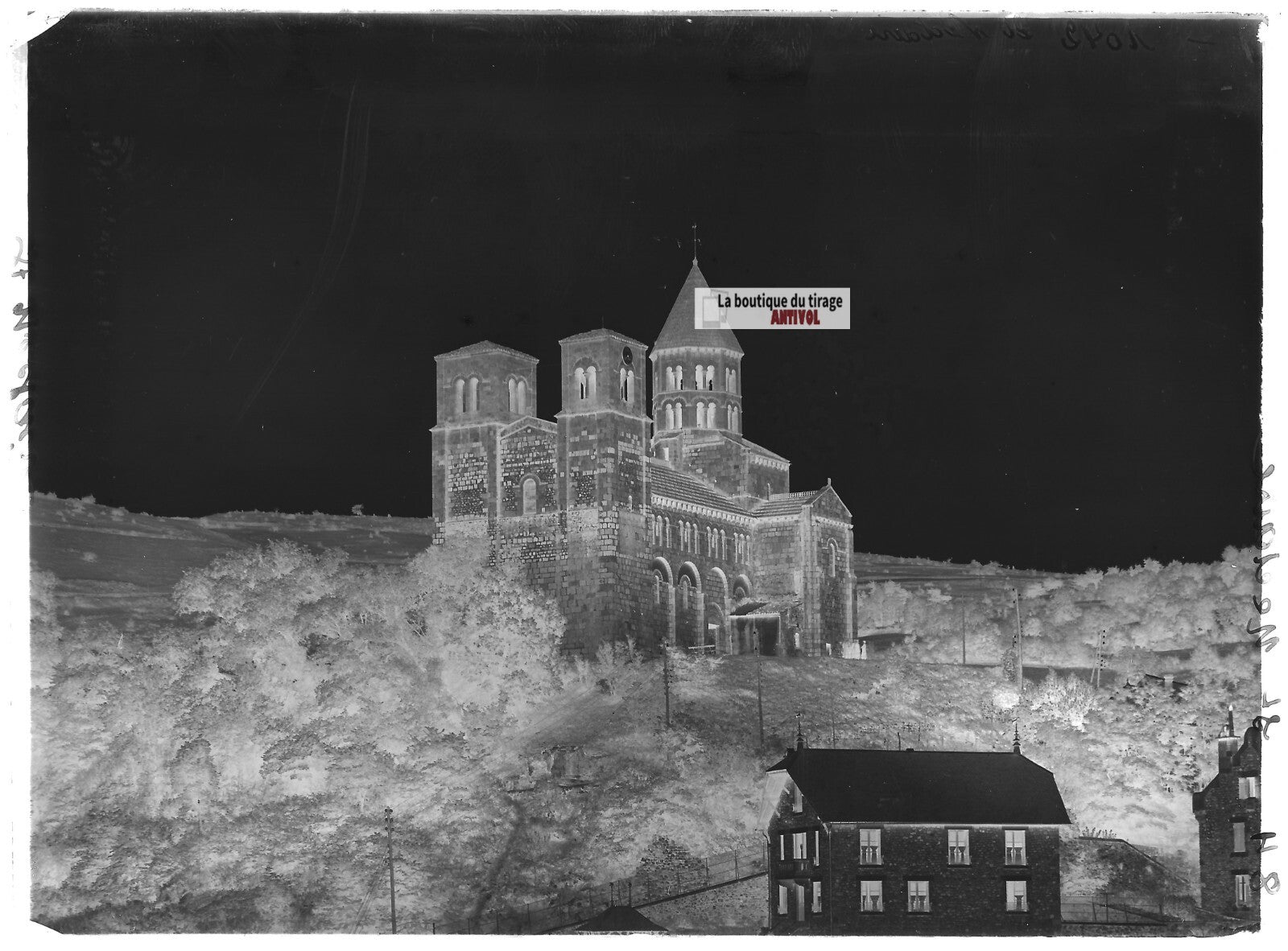 Plaque verre photo ancienne négatif noir et blanc 13x18 cm Saint-Nectaire église