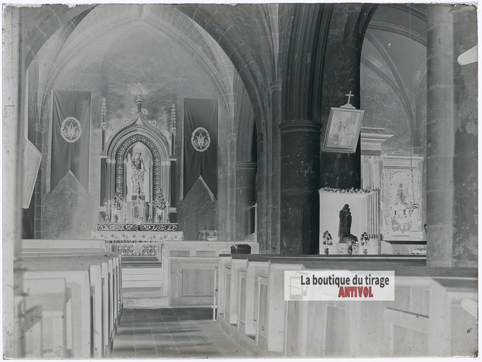 Intérieur d’église avec autel, plaque verre photo ancienne, négatif 9x12 cm