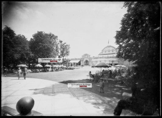 Plaque verre photo ancienne négatif noir et blanc 13x18 cm casino de Vichy