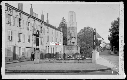 Plaque verre photo, négatif noir & blanc 9x14 cm Neufchâteau, monument aux morts