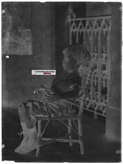 Plaque verre photo ancienne négatif noir et blanc 9x12 cm jeune garçon vintage 