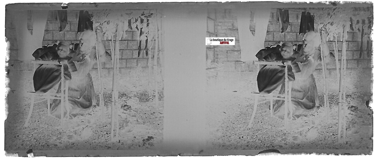 Bébé jardin, Plaque verre photo stéréoscopique, négatif noir & blanc 4,5x10,7 cm