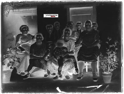 Famille, personnages, Plaque verre photo ancienne, négatif noir & blanc 9x12 cm