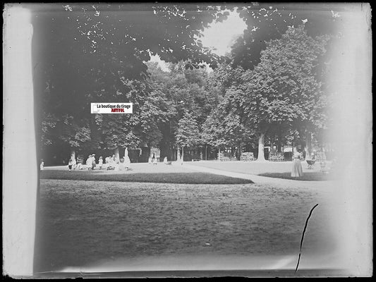 Parc, jardin, enfants, Plaque verre photo ancienne, négatif noir & blanc 9x12 cm