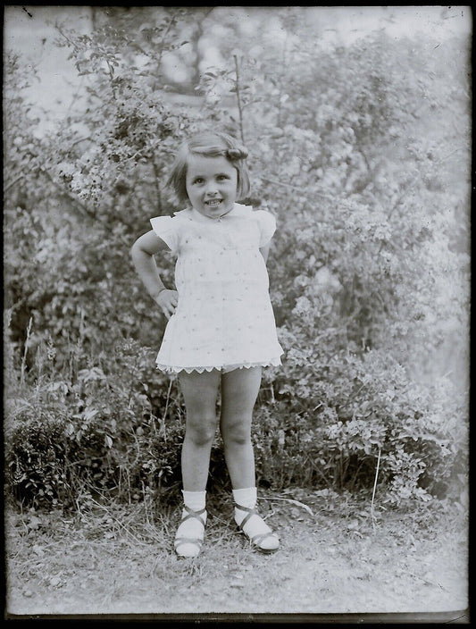 Plaque verre photo ancienne négatif noir et blanc 9x12 cm jeune fille vintage 