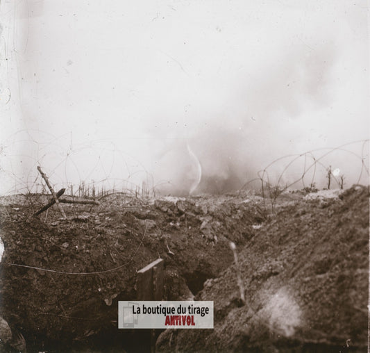 Bombardement ligne boche , guerre WW1, plaque verre stéréo, photo 4,5x10,7 cm