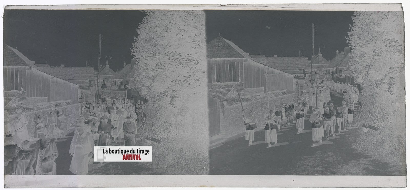 Procession, village France, plaque verre, photo ancienne, négatif N&B 6x13 cm