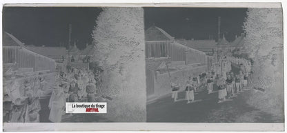 Procession, village France, plaque verre, photo ancienne, négatif N&B 6x13 cm