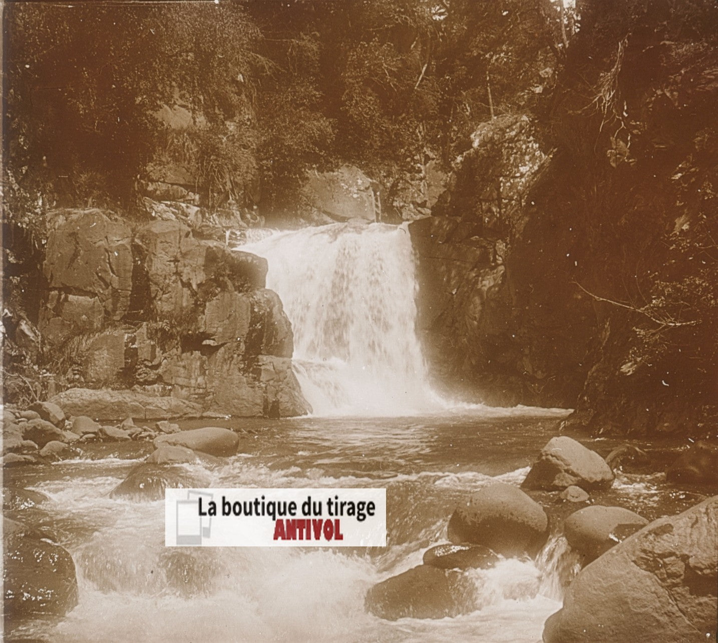 Cascade du río Cinqueta, plaque verre, photo ancienne stéréo, sépia 6x13 cm